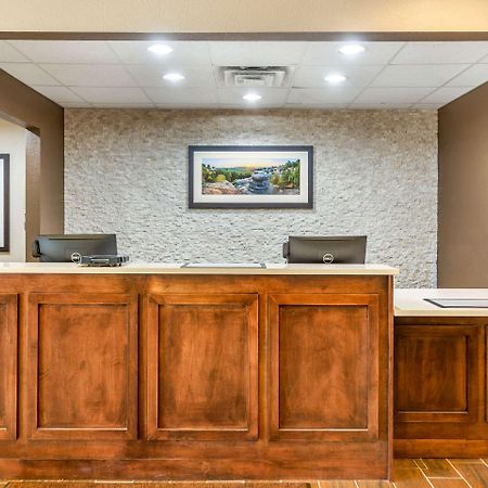 Comfort Inn Dekalb - Adjacent The University エクステリア 写真