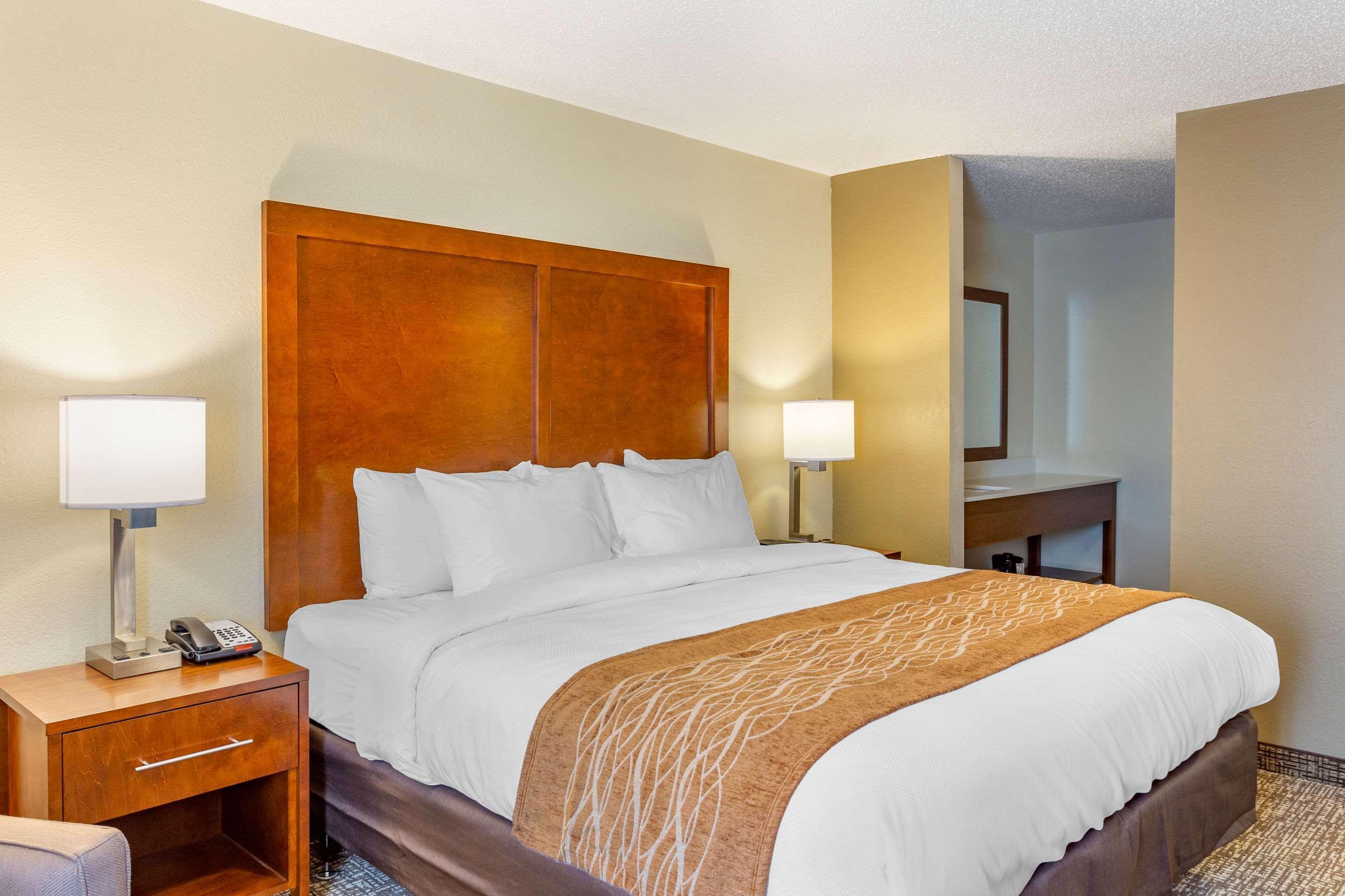 Comfort Inn Dekalb - Adjacent The University エクステリア 写真