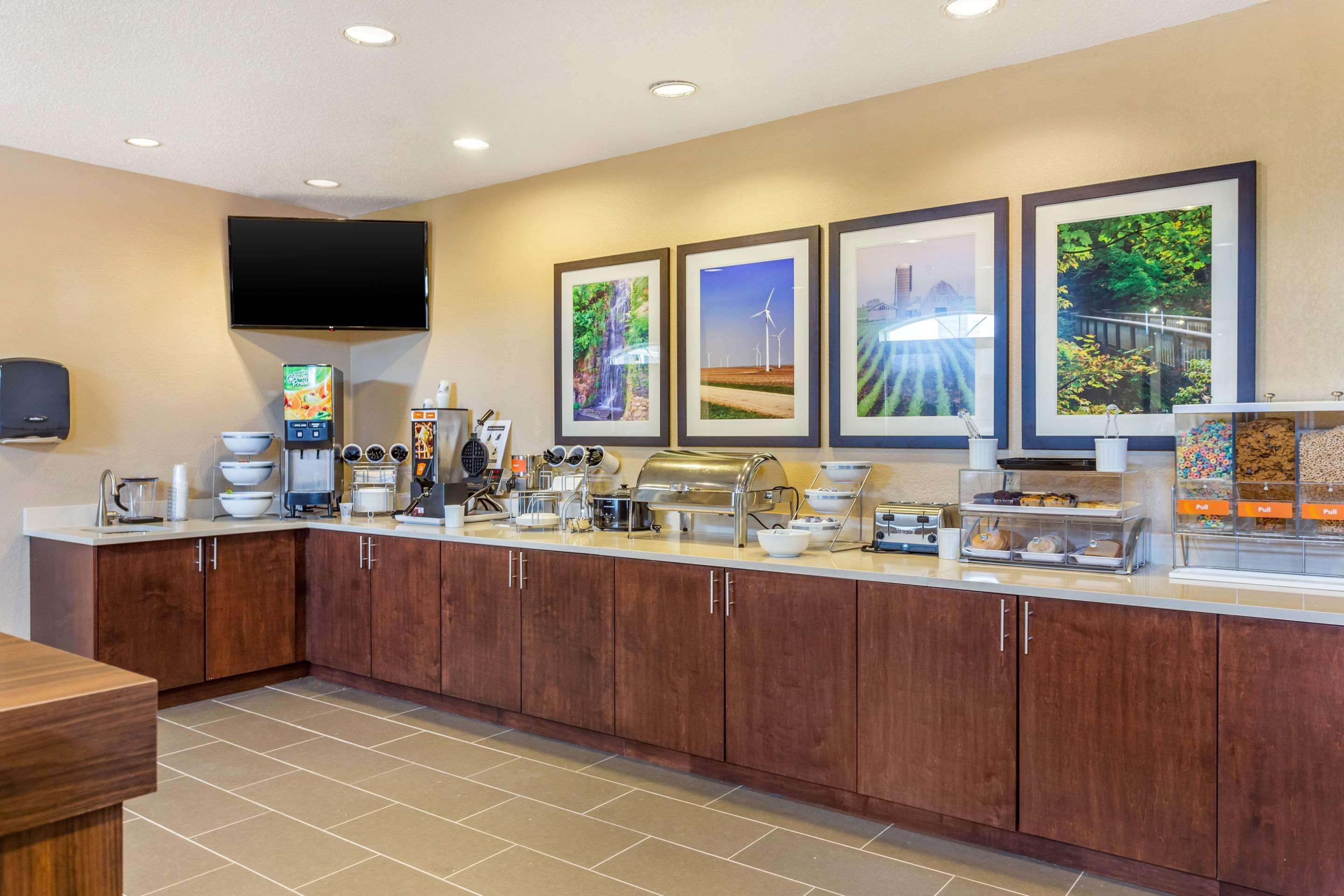 Comfort Inn Dekalb - Adjacent The University エクステリア 写真