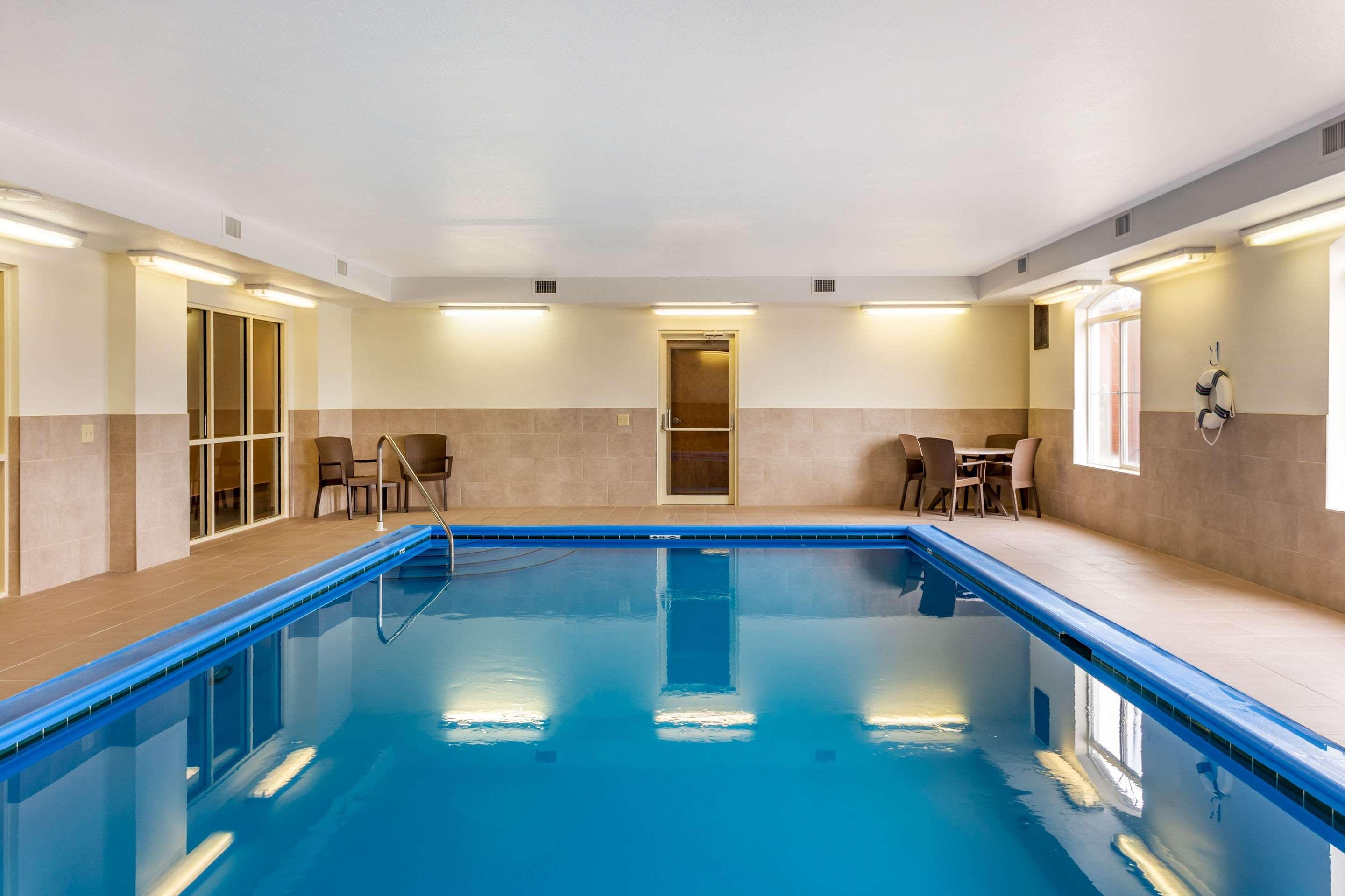 Comfort Inn Dekalb - Adjacent The University エクステリア 写真