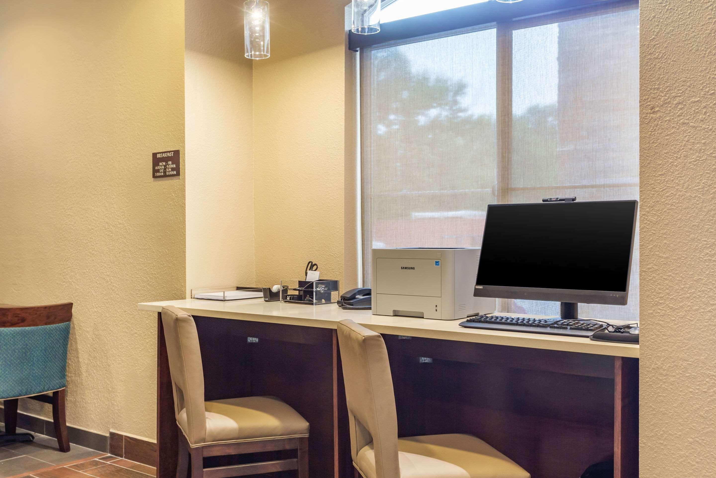 Comfort Inn Dekalb - Adjacent The University エクステリア 写真
