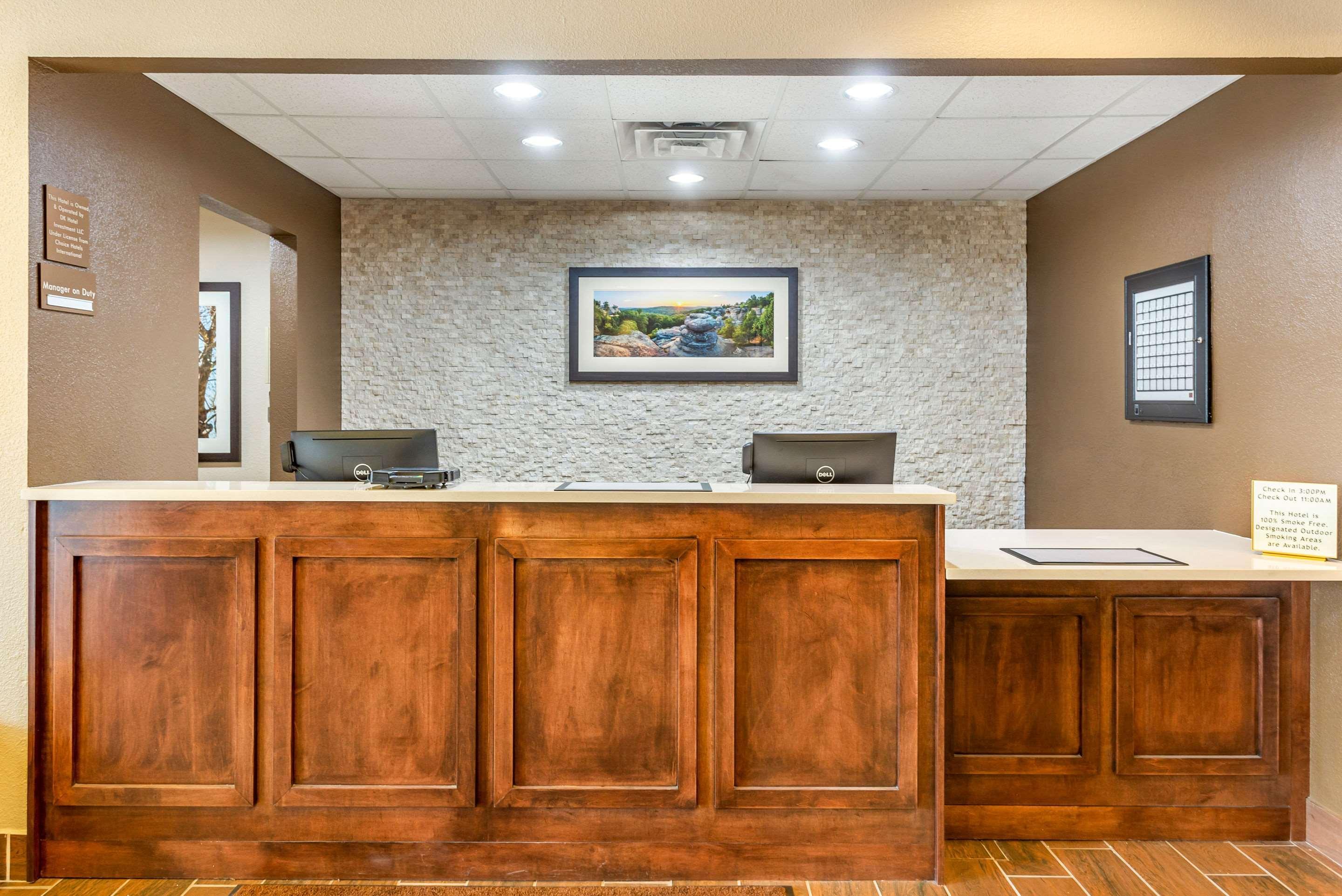 Comfort Inn Dekalb - Adjacent The University エクステリア 写真