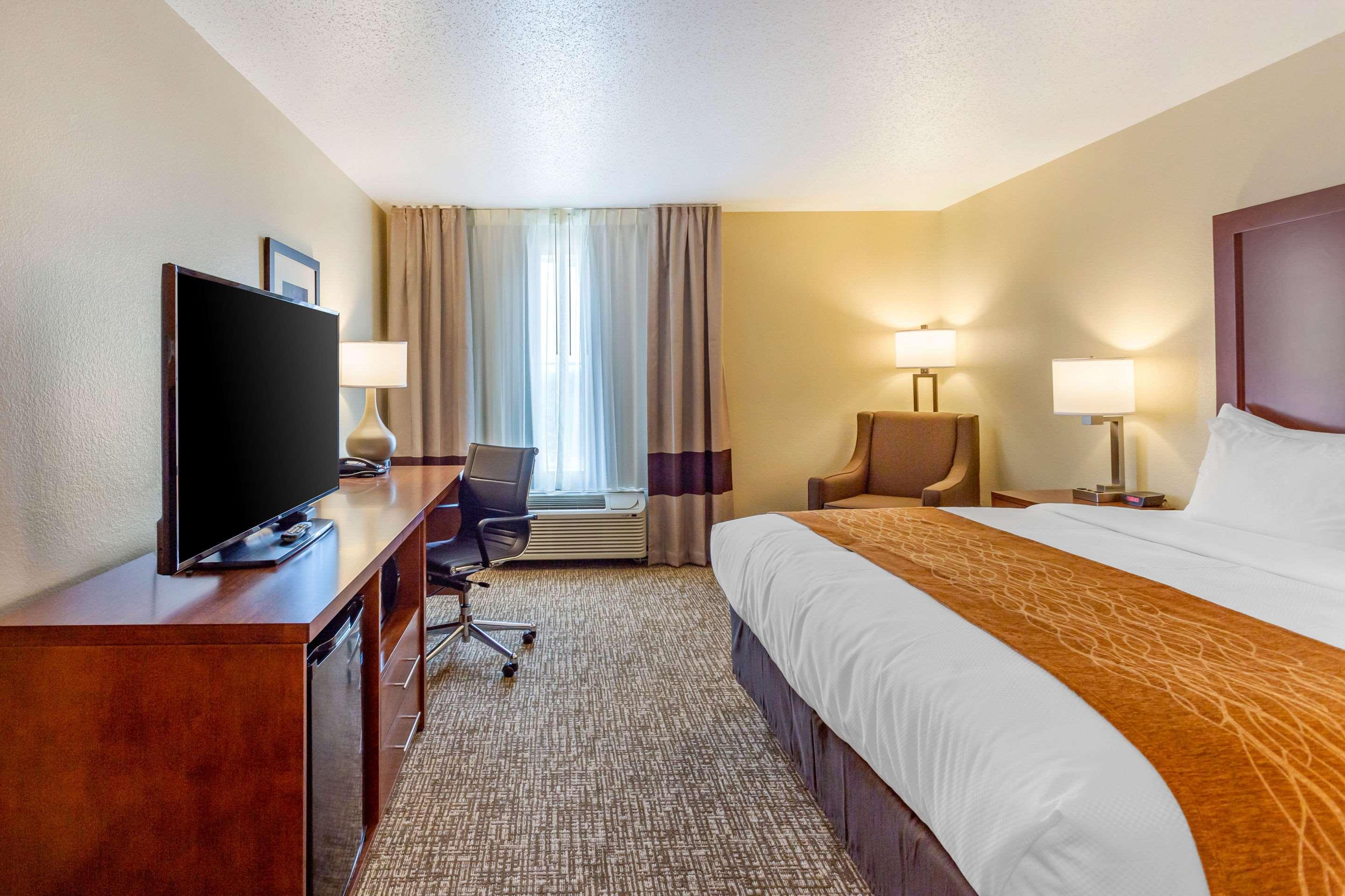 Comfort Inn Dekalb - Adjacent The University エクステリア 写真