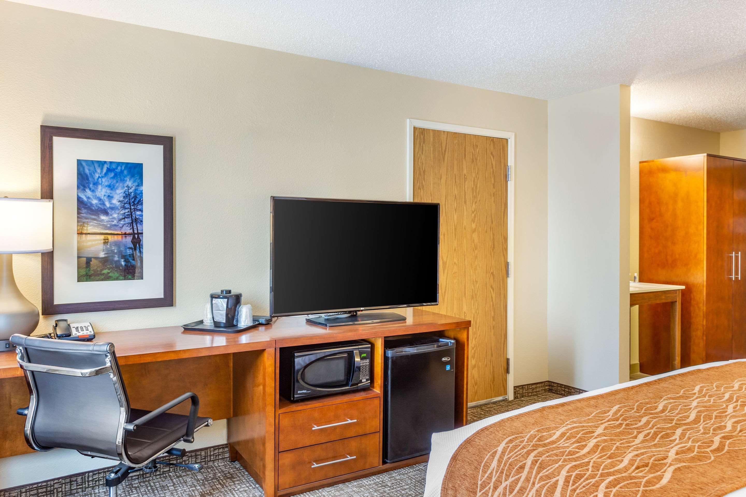 Comfort Inn Dekalb - Adjacent The University エクステリア 写真