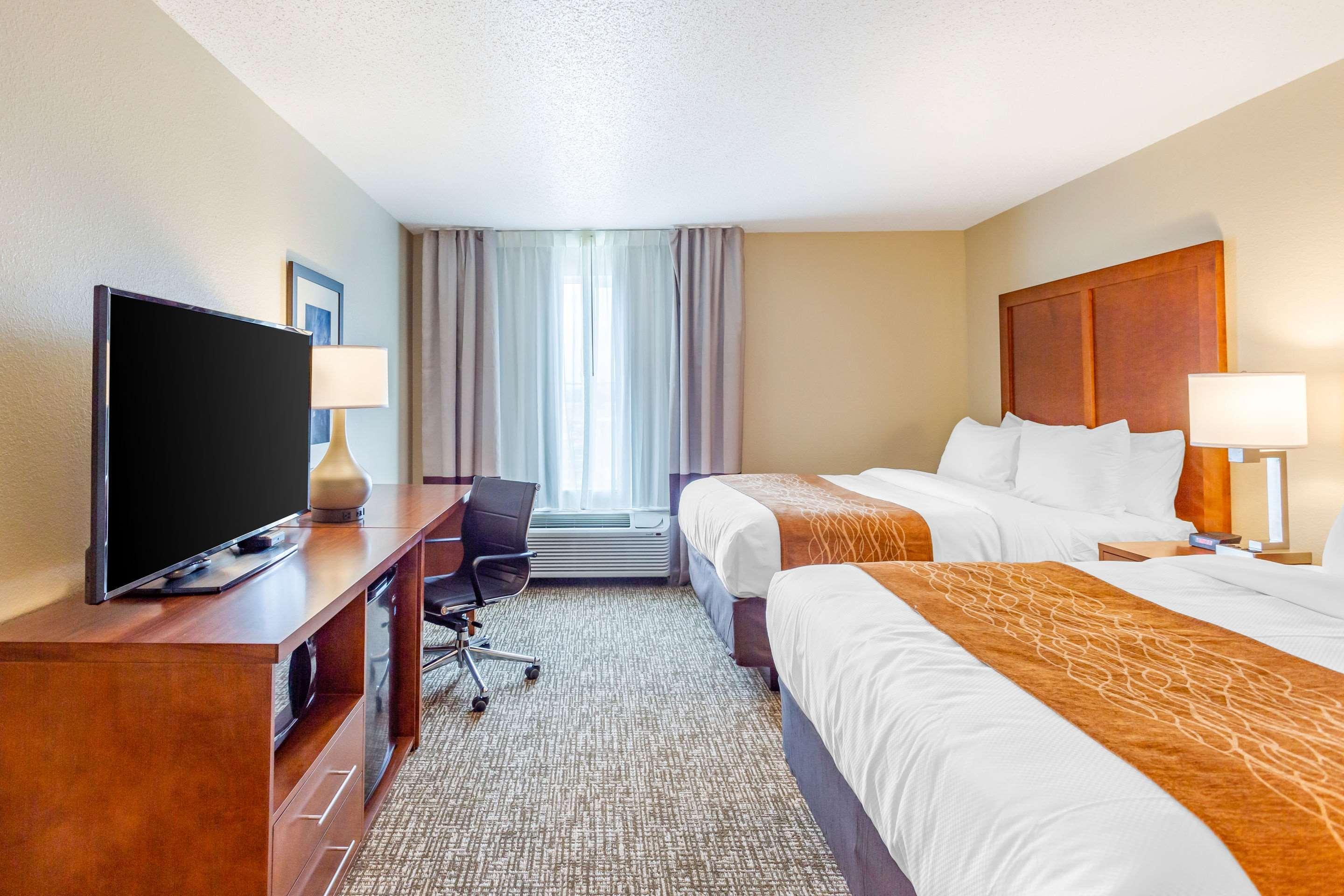 Comfort Inn Dekalb - Adjacent The University エクステリア 写真