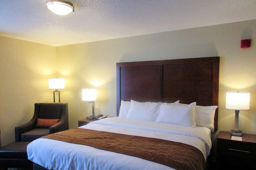 Comfort Inn Dekalb - Adjacent The University 部屋 写真
