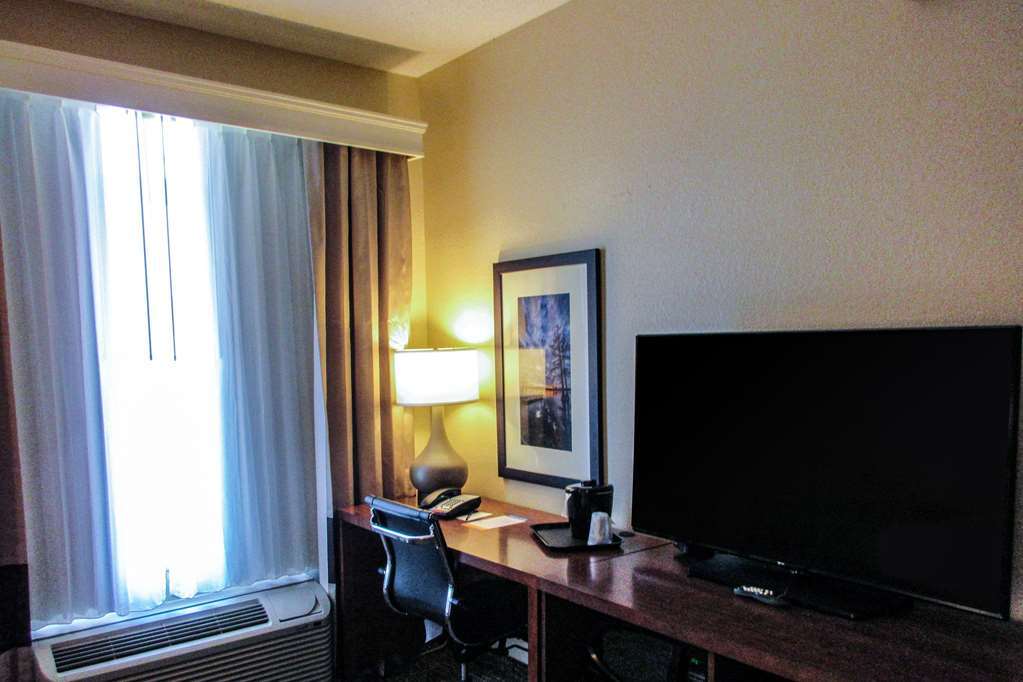Comfort Inn Dekalb - Adjacent The University 部屋 写真